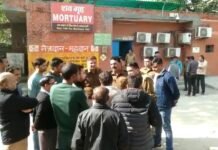 Total Samachar समरपार्क सोसाइटी में संदिग्ध परिस्थितियों में अकॉर्ड हॉस्पिटल की जनरल मैनेजर की फंदे से लटका मिला शव परिजनों ने जताया हत्या का शक।